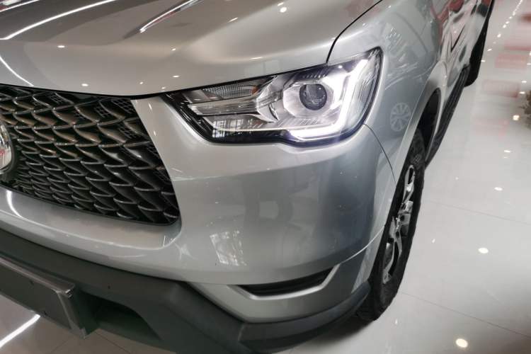 Used Great Wall Poer 2021 2.0T Commercial Version Automatic Diesel Two-Wheel Drive Elite Trim with Long Bed – GW4D20M Left Front Headlight