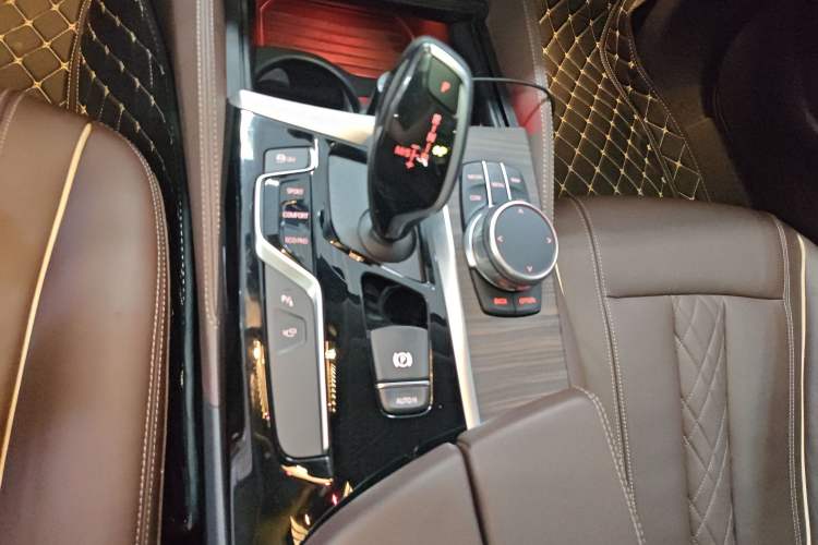 Used BMW 5 Series 2019 530Li Luxury Edition Premium Package
