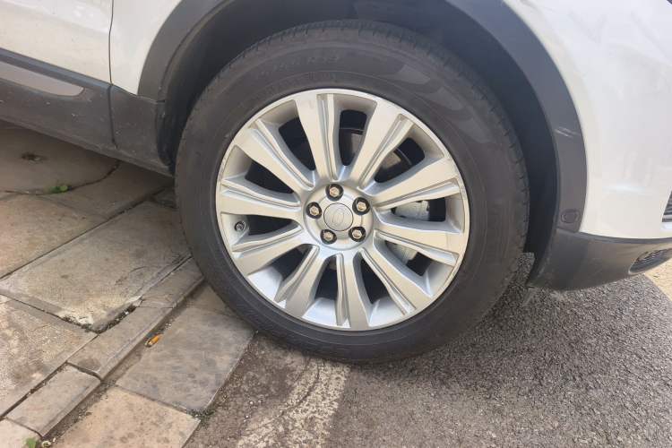 Used Land Rover Range Evoque 2018 240 PS SE Smart Brilliance Edition Right Front Wheel Hub