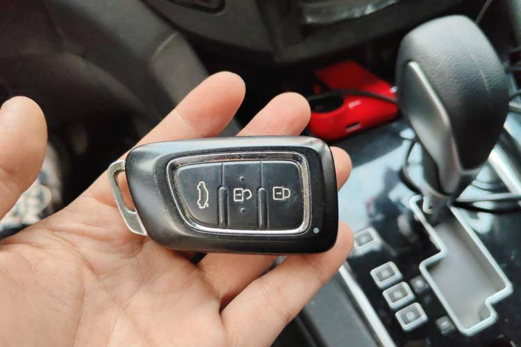 Used Dongfeng Aeolus AX7 2015 2.0L Automatic Zhiyi Trim
