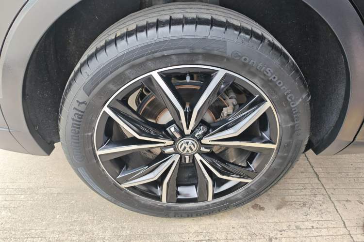 Used Volkswagen Tiguan L 2019 330TSI Automatic Two-Wheel Drive Smart Luxury Version China VI Standard Right Rear Wheel Hub