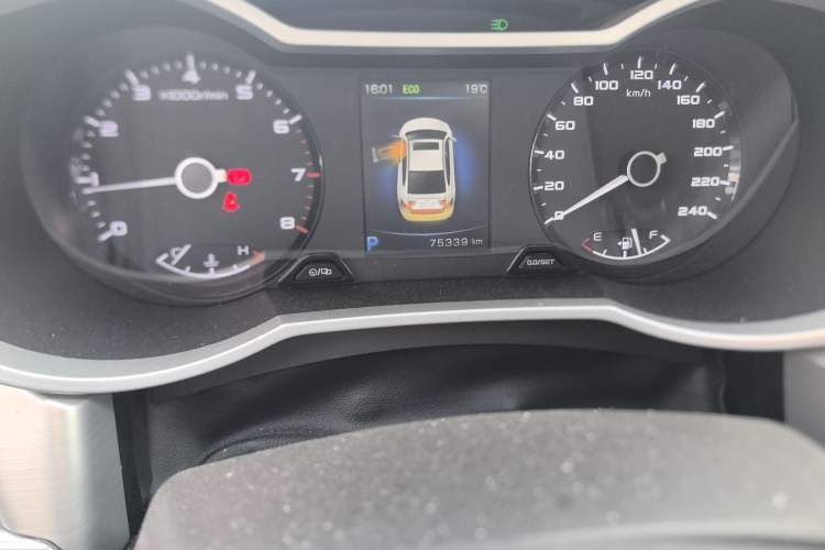 Used Geely Auto Emgrand GL 2017 1.8L DCT Elite Model Odometer Close Up