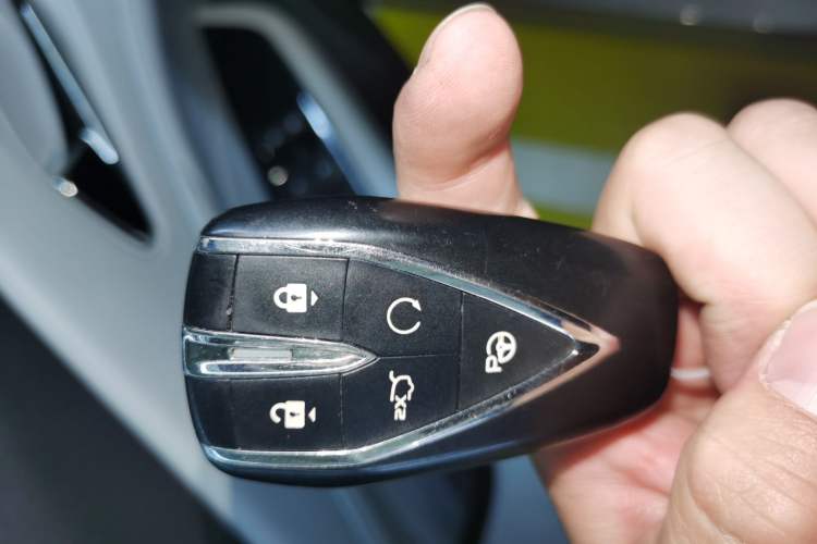 Used CHANGAN UNI-Z New Energy 2024 Blue Whale Smart Electric iDD 125km Excellence Model Vehicle Key