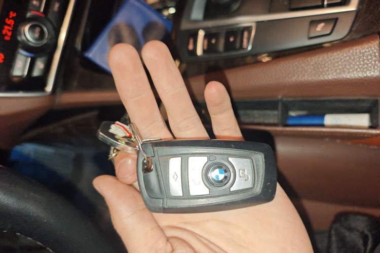 Used BMW 5 Series 2017 528Li Leading Model
