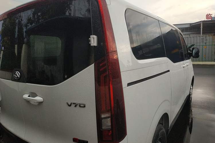 Used SAIC MAXUS Xintu V70 2023 2.0T Elite Edition Automatic Short Wheelbase Low Roof – 5/6 Seats