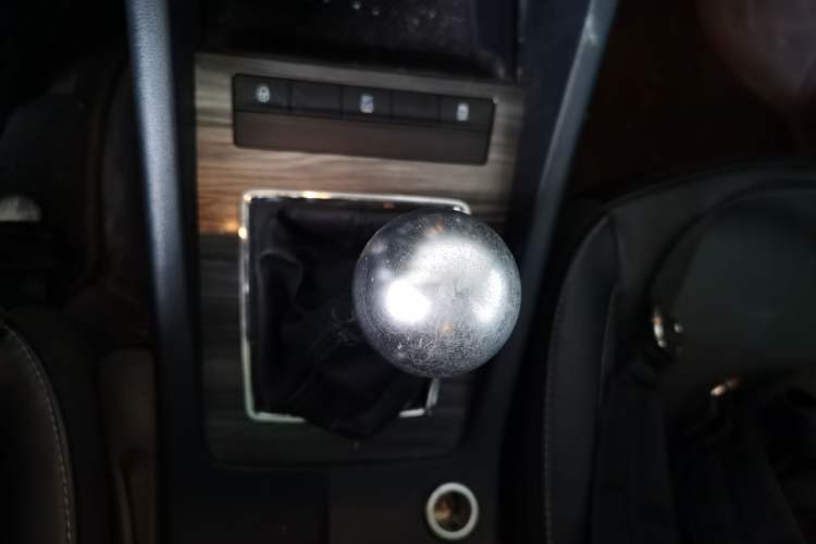 Used Skoda Octavia 2017 1.6L Manual Smart Drive Edition Gear Lever