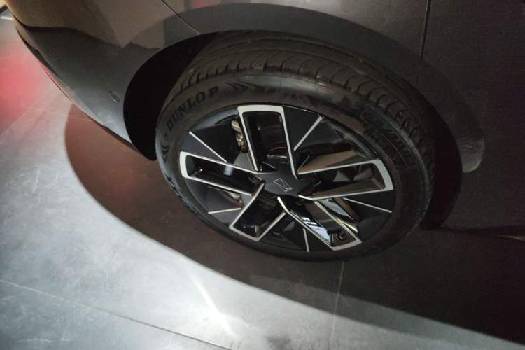 Used Avatr 12 2025 Year Updated Ultra Extended-Range Version Right Rear Wheel Hub