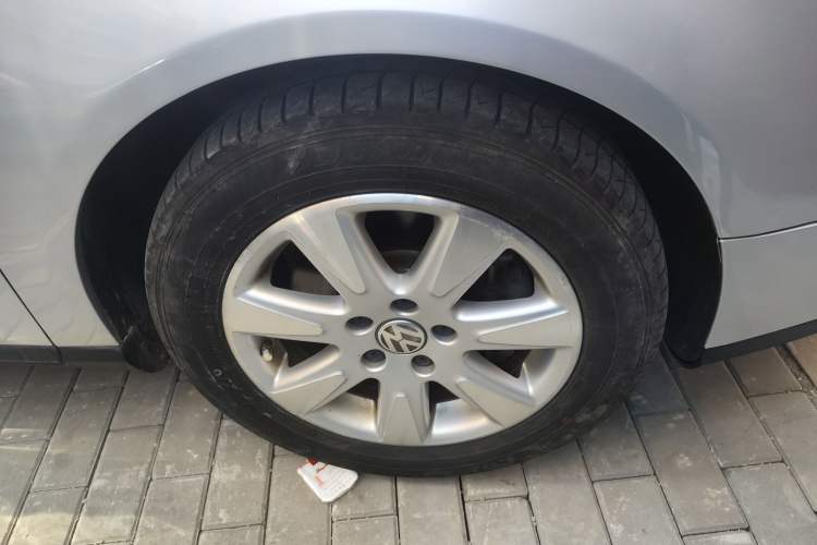 Used Volkswagen Magotan 2009 1.8 TSI DSG Comfort Edition Right Front Wheel Hub
