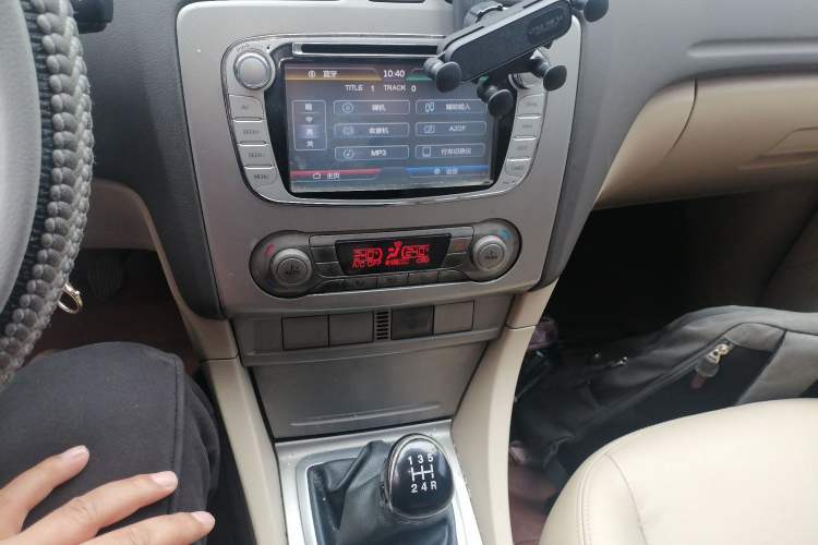 Used Ford Focus 2013 Sedan Classic 1.8L Manual Fashion Edition