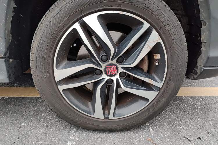 Used BYD Tang New Energy 2015 2.0T Four-Wheel-Drive Flagship Model Right Front Wheel Hub