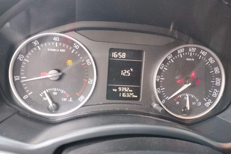 Used Skoda Octavia 2015 Classic Model 1.6L Manual Eado Version
