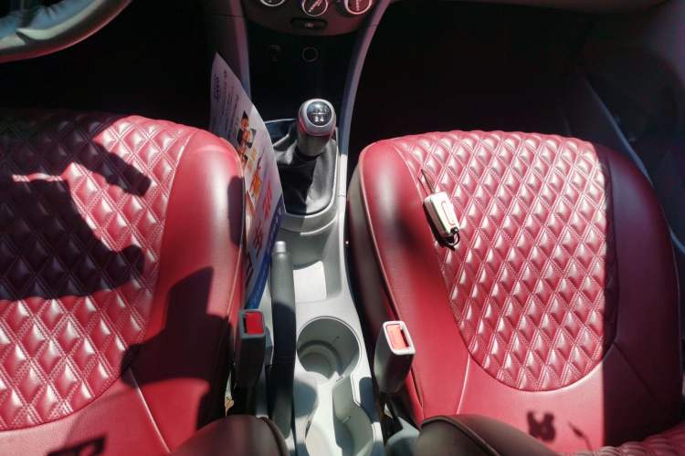 Used Hyundai Verna (older generation) 2014 1.4L Manual Smart GLS Trim Gear Lever