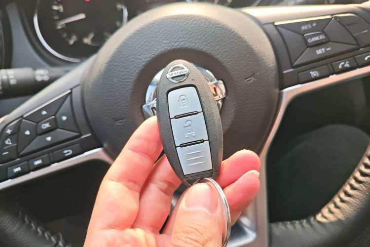 Used Nissan X-Trail 2023 Classic 2.0L Two-Wheel Drive Smart Connect Premium Edition
