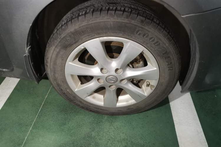 Used Nissan Tiida 2011 1.6L CVT Comfort Model Right Front Wheel Hub