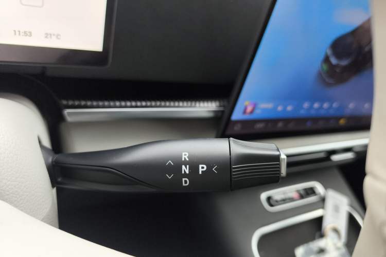 Used VOYAH Dream 2025 PHEV Four-Wheel-Drive Flagship Kunpeng Edition Gear Lever