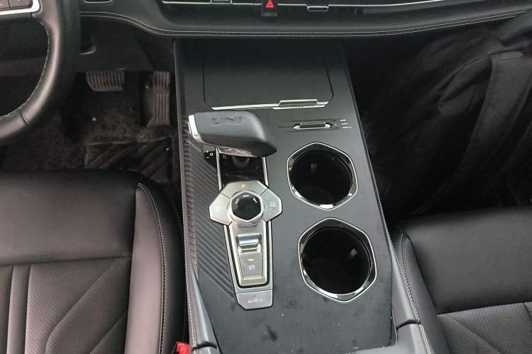 Used CHANGAN UNI-K 2023 2.0T All-Wheel-Drive Enjoyment Version Gear Lever