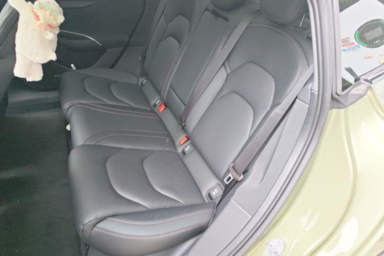 Used Xiaomi Auto SU7 2024 Rear-Drive Ultra-Long Range Advanced Pro-Level Intelligent Driving Version Left Rear Seat