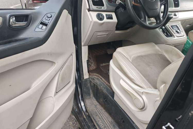 Used SAIC MAXUS G10 2016 2.0T Automatic Elite Edition Driver Seat