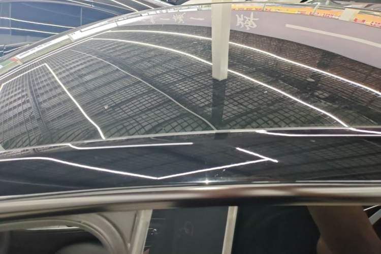 Used Tesla Model Y 2023 Long-Range All-Wheel-Drive Version Roof