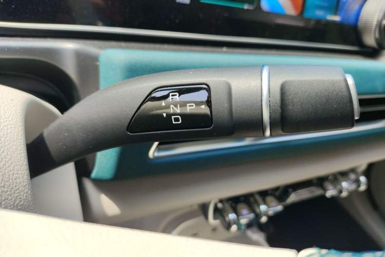 Used ORA Good Cat 2023 401 km Standard Range Prestige Version Lithium Iron Phosphate Gear Lever