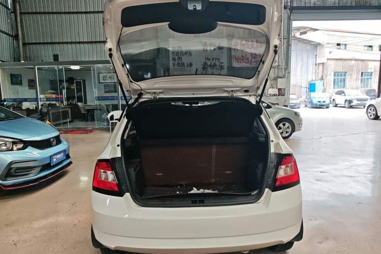 Used Skoda Fabia 2015 1.4L Manual Front-Wheel Drive Model Trunk