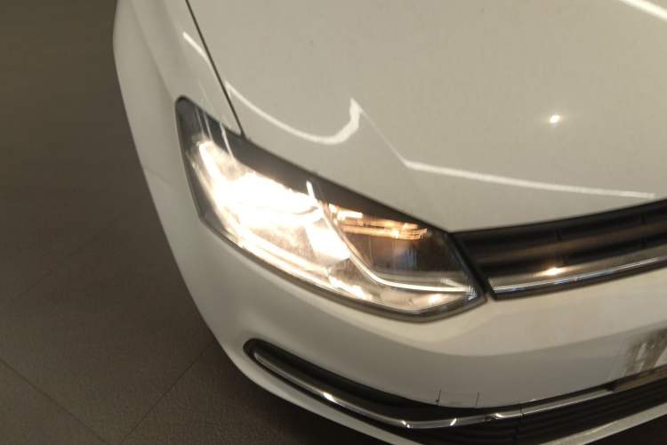 Used Volkswagen Polo 2014 1.4L Automatic Comfort Edition Right Front Headlight