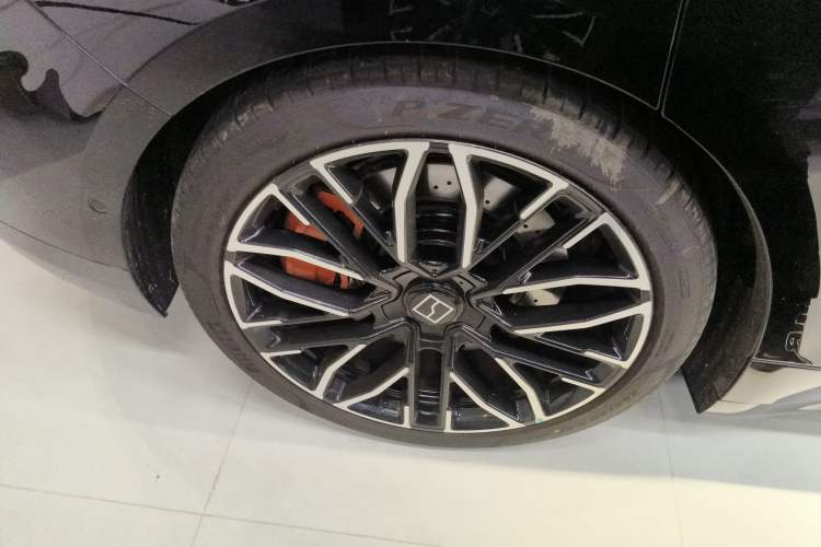 Used Zeekr 001 2025 YOU Edition 100 kWh All-Wheel Drive Right Rear Wheel Hub