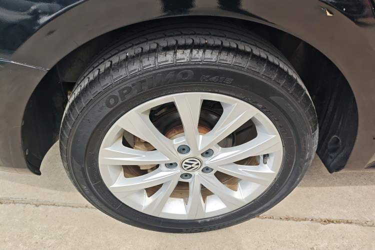 Used Volkswagen Lavida 2015 1.6L Automatic Comfort Edition Right Rear Wheel Hub