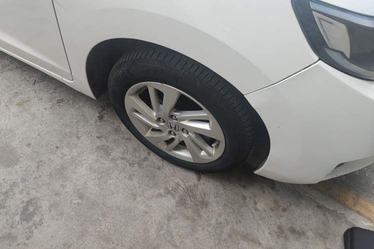 Used Honda Fit 2014 1.5L LX CVT Comfort Model Right Front Wheel Hub