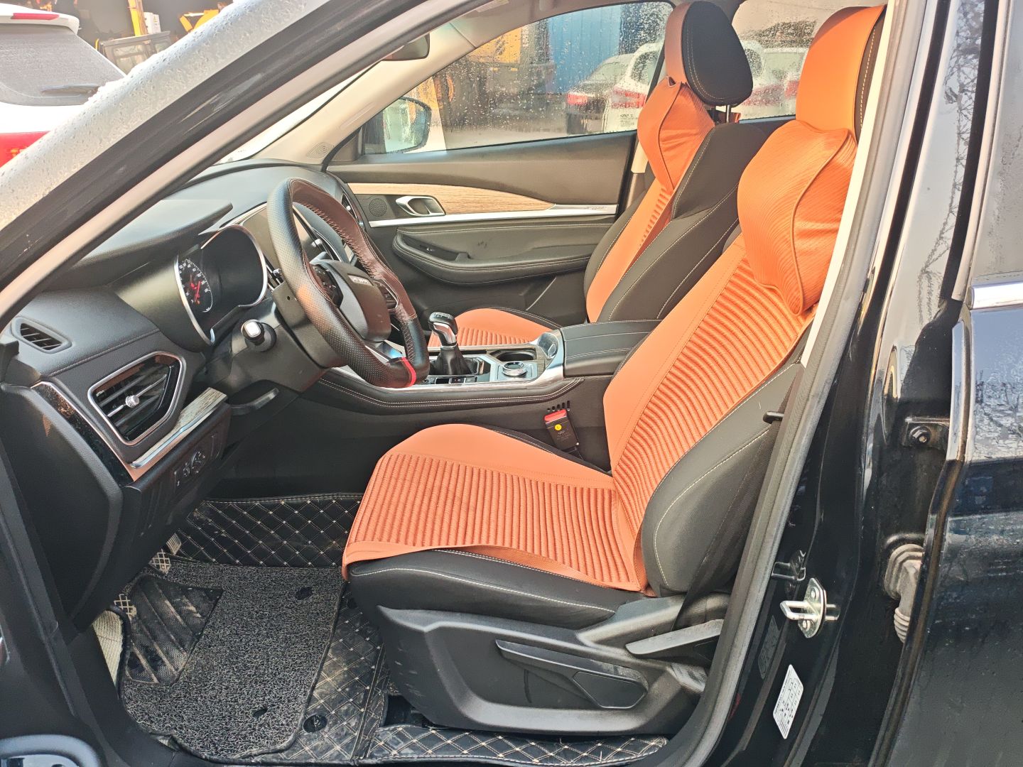 المقاعد الأمامية داخل السيارة