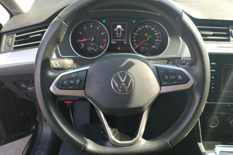 Used Volkswagen Magotan 2020 280TSI DSG Comfort Edition Steering Wheel