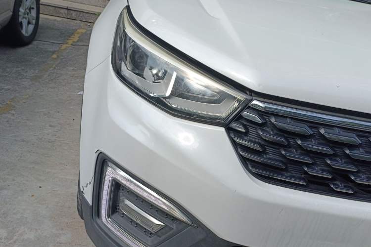 Used Changan CS55 2019 1.5T Manual Colorful Model China VI Standard
