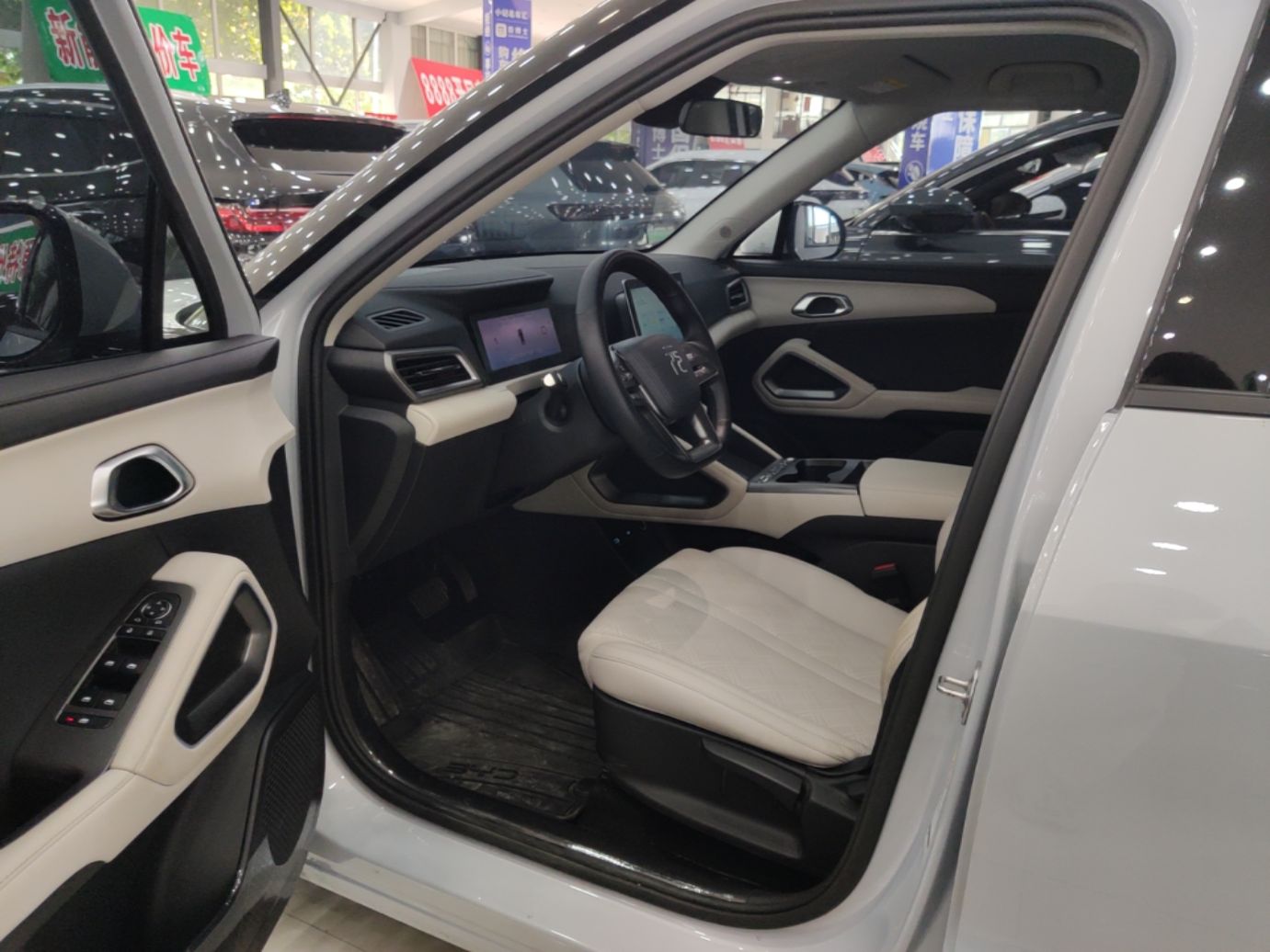 BYD Yuan UP 2025 Model 301KM Leading Version — снимка 18