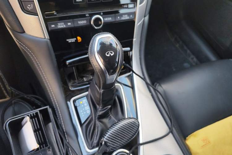 Used Infiniti Q50L 2018 2.0T Enjoyment Version China VI Standard Gear Lever