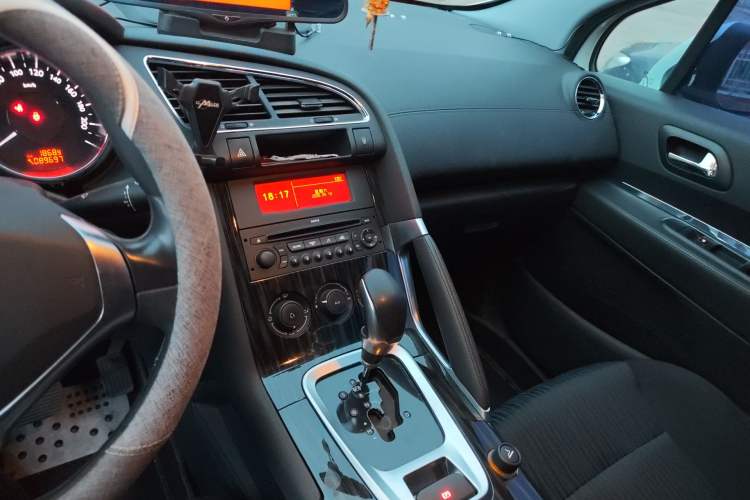 Used Peugeot 3008 2015 2.0L Automatic Classic Edition