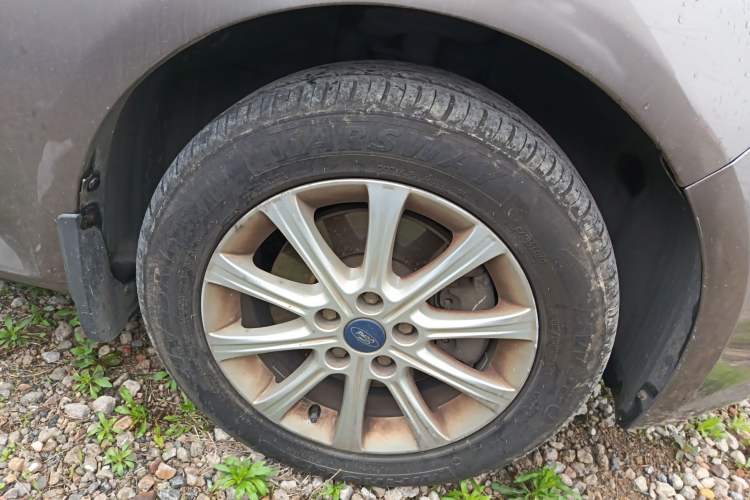 Used Ford Mondeo 2011 2.3L Fashion Edition Right Front Wheel Hub