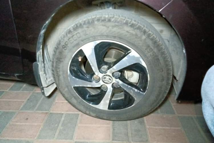 Used Toyota Levin 2017 Revised Dual-Engine 1.8H GS E-CVT Elite Sunroof Version China V Standard Right Front Wheel Hub