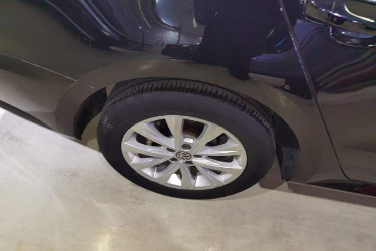 Used Volkswagen Lavida 2017 1.6L Automatic Comfort Edition
