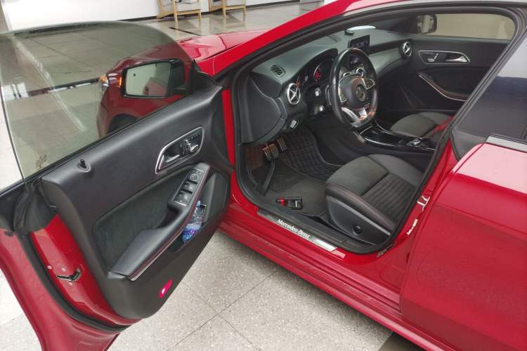 Used Mercedes-Benz CLA 2018 CLA 220 4MATIC Driver Seat