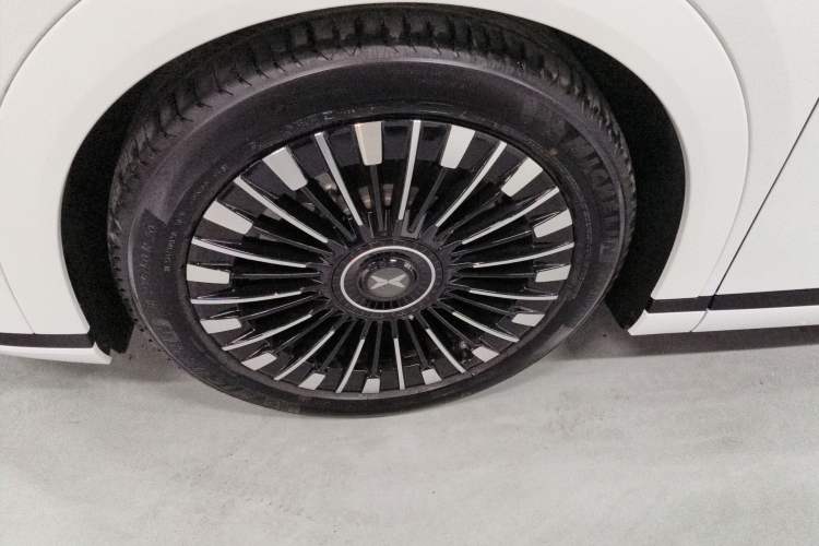 Used XPeng X9 2025 740 Ultra-Long Range Max
