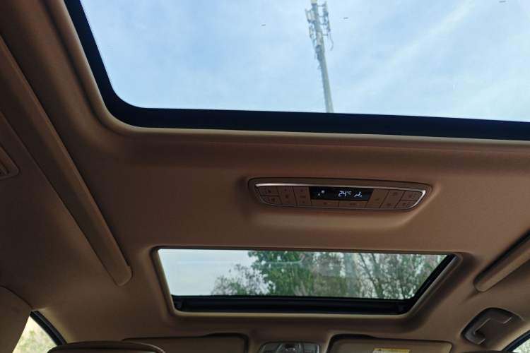 Used Buick GL8 2021 ES Landtrek 653T Luxury Model Headliner