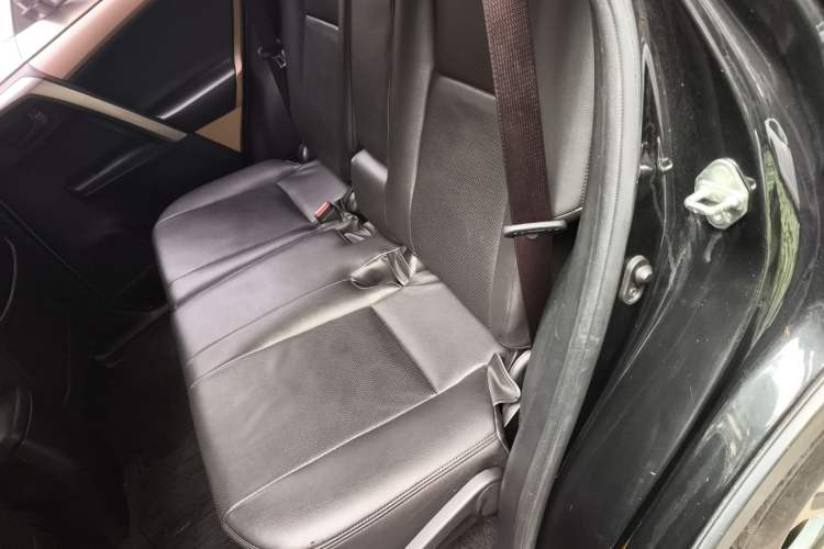 Used Toyota RAV4 2015 2.0L CVT Two-Wheel Drive Fashion Edition