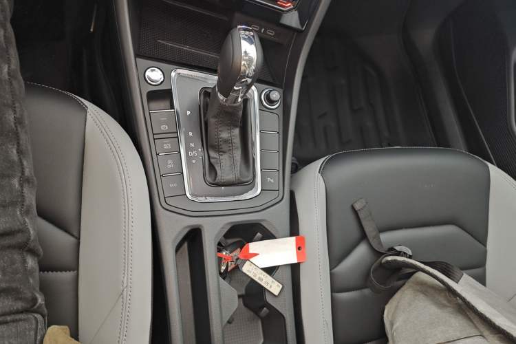 Used Volkswagen Bora 2025 Model, Facelifted 300TSI DSG Zunxing Edition Gear Lever