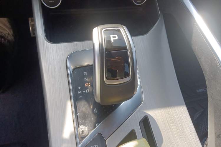 Used Geely Auto Coolray 2019 Sport Model 260T DCT Battle China V Standard Gear Lever