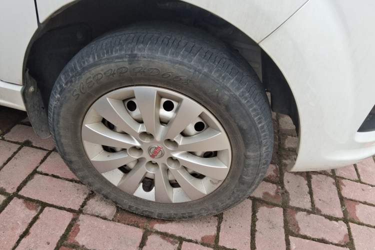 Used Jinbei Gold Hiace 2021 1.5L Passenger Vehicle Travel Lion 5-Seater Right Front Wheel Hub