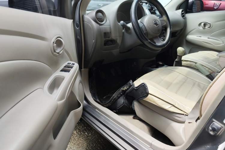 Used Nissan Sunny 2011 1.5XE Manual Comfort Edition Driver Seat