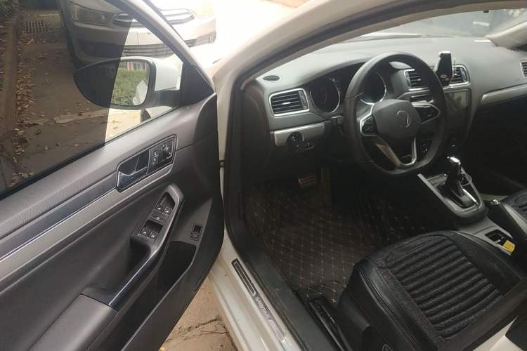 Used Volkswagen Sagitar 2018 1.6L Automatic Fashion Model Driver Seat