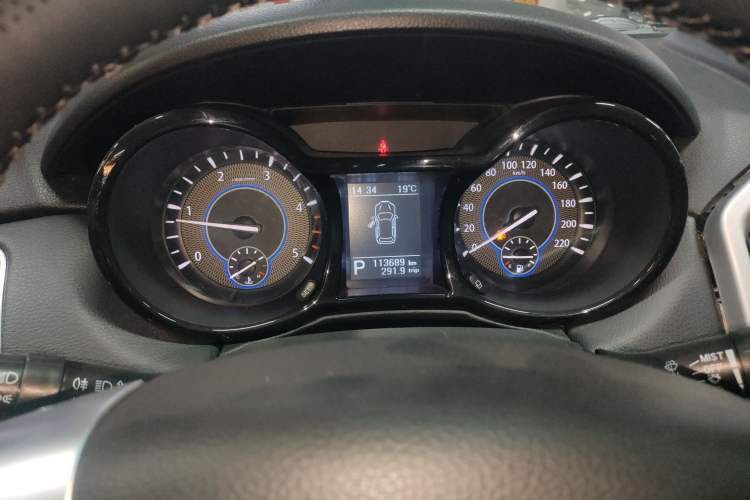 Used JMC Yusheng S350 2013 2.4T Automatic 4x4 Diesel Luxury 5-Seater Instrument Cluster