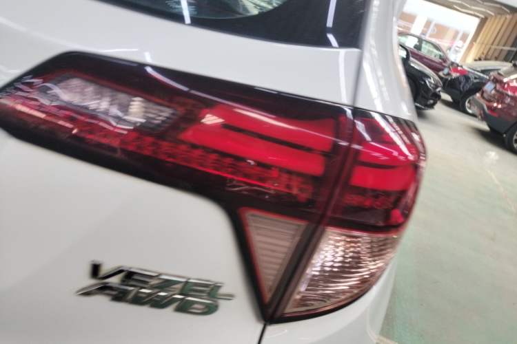 Used Honda Vezel 2015 1.8L CVT 2WD Luxury Model
