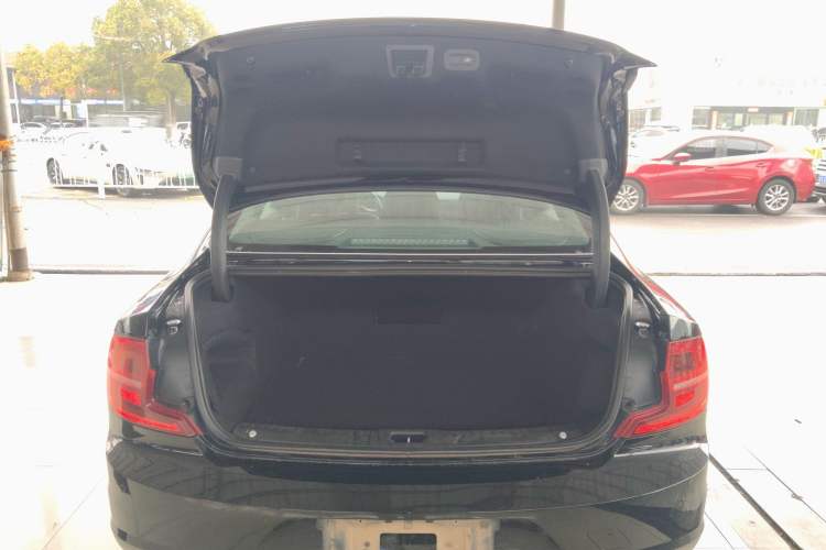 Used Volvo S90 2020 Facelifted T5 Zhiyi Luxury Edition
